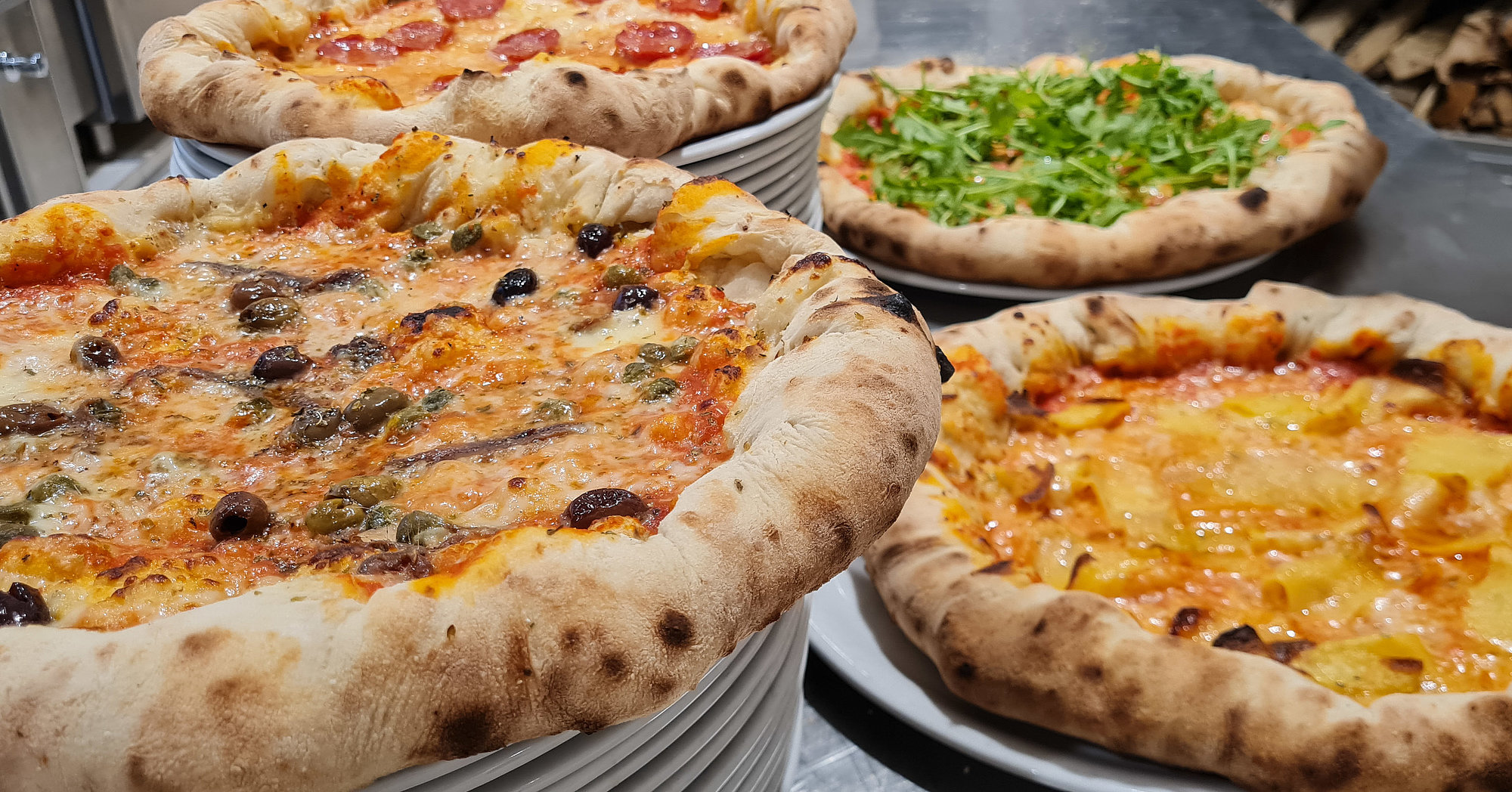 Pizze Italiane forno a legna | Al Tenne Club a Racines